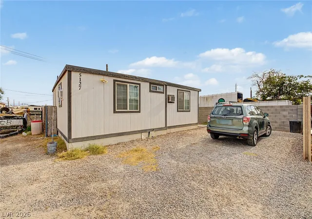 Listing Photo 2 - Condo for sale in building located at 5145 Kell Ln, Las Vegas, NV 89156