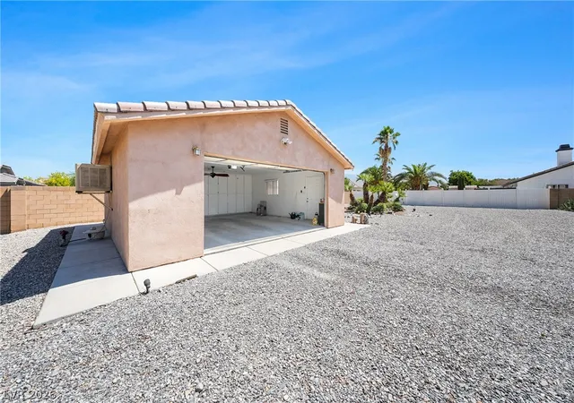 Photo 4 of Sale Pending at 5060 Wheatland Dr, Pahrump, NV 89061 | MLS# 2796366 | Listing updated on 2026-09-09
