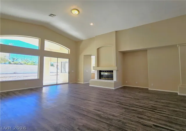 Photo 4 of Sale Pending at 1445 Castle Crst Dr, Las Vegas, NV 89117 | MLS# 2796527 | Listing updated on 2026-09-11