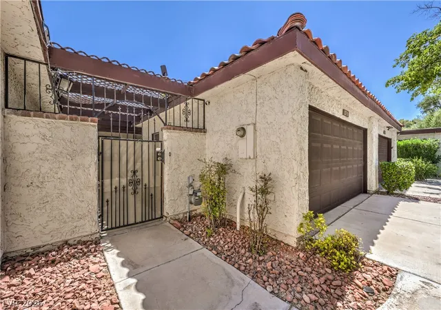 Photo 3 of Townhouse for sale at 2731 San Lago Ct, Las Vegas, NV 89121 | MLS# 2796812 | Listing updated on 2026-09-24