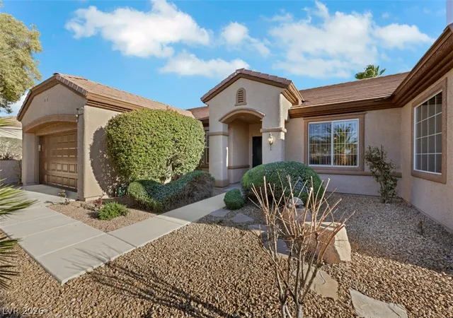Photo 3 of Sale Pending at 2833 Winslow Springs Dr, Henderson, NV 89052 | MLS# 2797335 | Listing updated on 2026-09-10