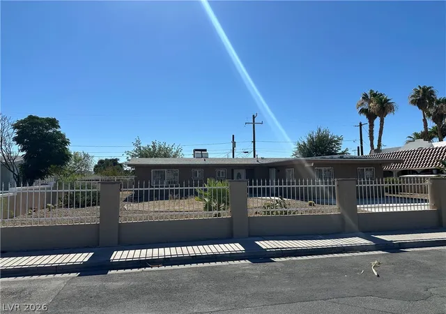 Photo 2 of Sale Pending at 2876 Escuela St, Las Vegas, NV 89121 | MLS# 2797338 | Listing updated on 2026-10-02