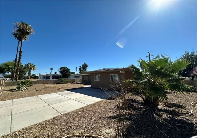 Photo 4 of Sale Pending at 2876 Escuela St, Las Vegas, NV 89121 | MLS# 2797338 | Listing updated on 2026-10-02