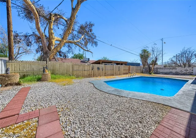Photo 3 of Single family home for sale at 3572 Regents Cir, Las Vegas, NV 89121 | MLS# 2797384 | Listing updated on 2026-10-05