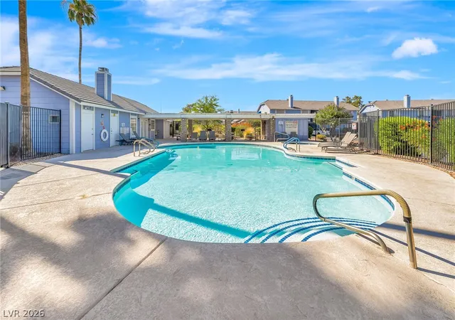 Listing Photo 2 - Condo for sale in building located at 5821 Medallion Dr, Las Vegas, NV 89122 - Unit #102
