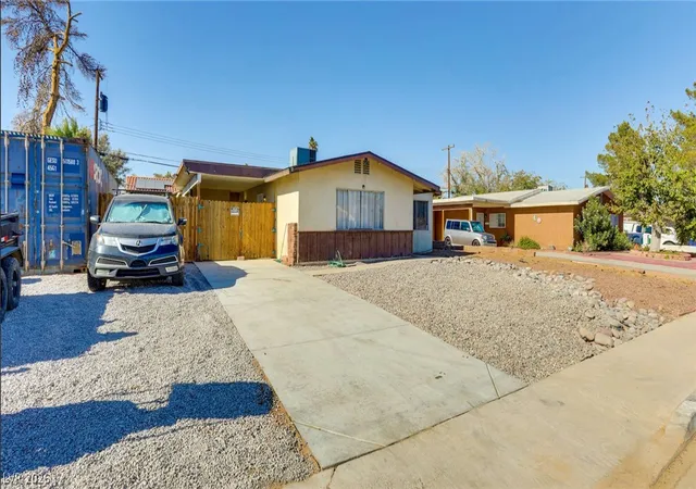 Photo 2 of Single family home for sale at 3247 Greenbriar Dr, Las Vegas, NV 89121 | MLS# 2797775 | Listing updated on 2026-09-12