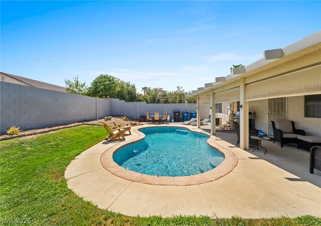 Photo 3 of Sale Pending at 823 Hunters Ridge Way, North Las Vegas, NV 89032 | MLS# 2797736 | Listing updated on 2026-10-06