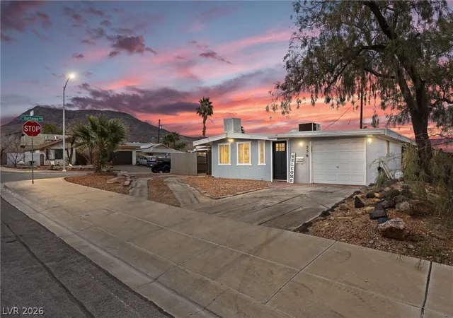 Photo 1 of Sale Pending at 256 Hillcrest Dr, Henderson, NV 89015 | MLS# 2798526 | Listing updated on 2026-10-07