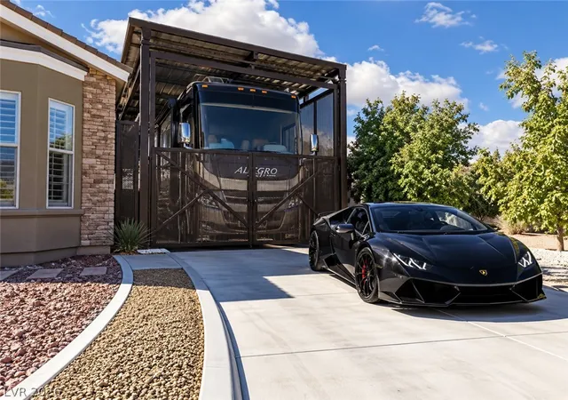 Photo 4 of Single family home for sale at 252 Hull St, Henderson, NV 89015 | MLS# 2798814 | Listing updated on 2026-09-11