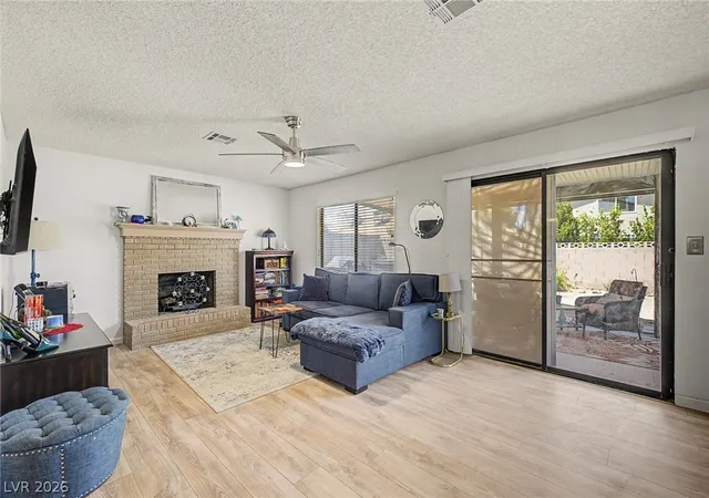 Photo 4 of Sale Pending at 4472 Lindenhurst Ln, Las Vegas, NV 89120 | MLS# 2800706 | Listing updated on 2026-09-09