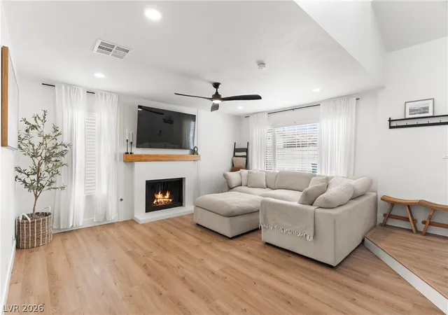 Photo 3 of Sale Pending at 3233 Barbuda Rd, Las Vegas, NV 89117 | MLS# 2798550 | Listing updated on 2026-09-05