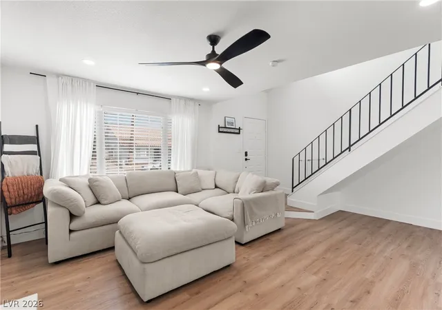 Photo 4 of Sale Pending at 3233 Barbuda Rd, Las Vegas, NV 89117 | MLS# 2798550 | Listing updated on 2026-09-05