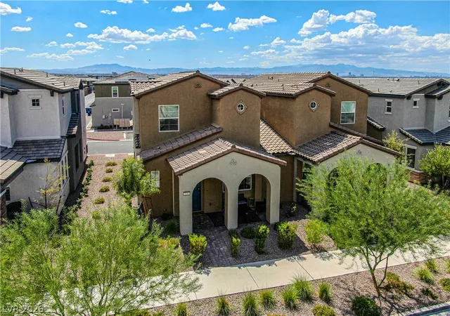 Townhouse for sale at 826 Royal Beekman St, Henderson, NV 89011 | MLS# 2800389
