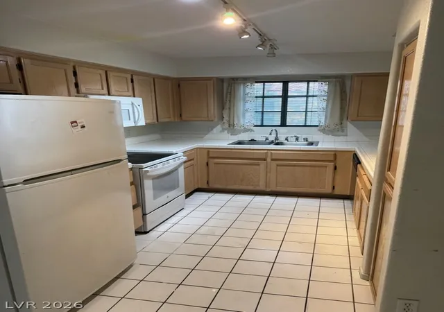 Photo 3 of Condo for sale at 2725 S Nellis Blvd #2047, Las Vegas, NV 89121 | MLS# 2800708 | Listing updated on 2026-10-05