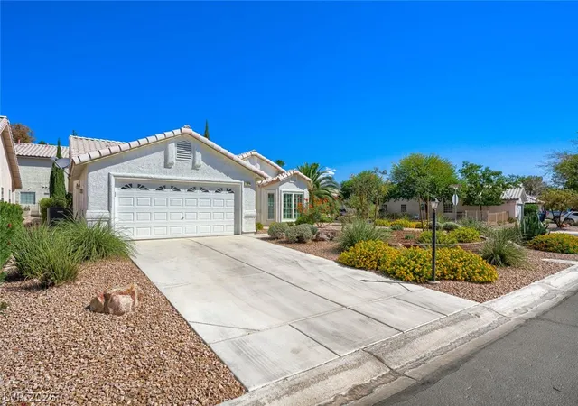 Photo 3 of Sale Pending at 5421 Desert Paradise Dr, Las Vegas, NV 89130 | MLS# 2800075 | Listing updated on 2026-09-16