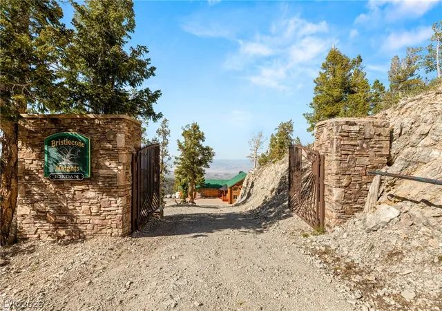 Photo 3 of Single family home for sale at 4910 Cougar Ridge Trl, Las Vegas, NV 89124 | MLS# 2801199 | Listing updated on 2026-09-23