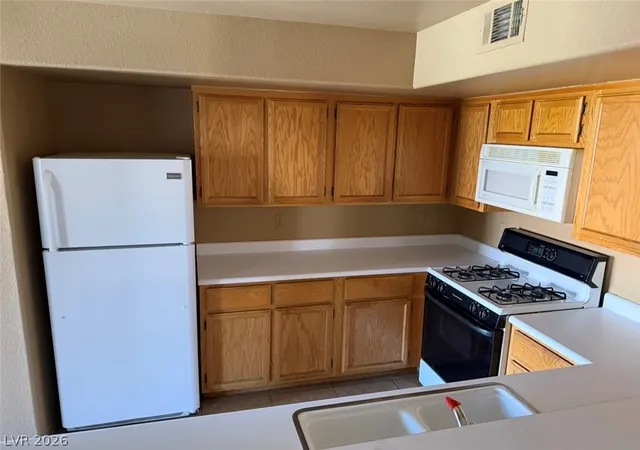 Listing Photo 5 - Condo for sale in building located at 8450 Alta Dr, Las Vegas, NV 89145 - Unit #230