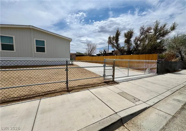 Photo 3 of Sale Pending at 204 Mojave Ln, Henderson, NV 89015 | MLS# 2798969 | Listing updated on 2026-09-03