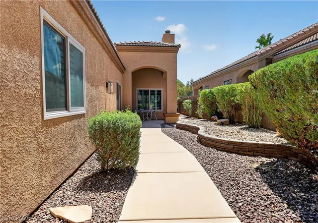 Photo 2 of Single family home for sale at 2517 Links Dr, Laughlin, NV 89029 | MLS# 2801899 | Listing updated on 2026-09-08
