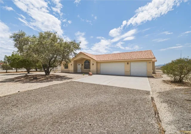 Photo 3 of Single family home for sale at 841 E Falcon St, Pahrump, NV 89048 | MLS# 2802433 | Listing updated on 2026-09-30
