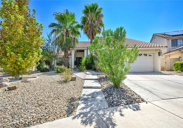 Photo 3 of Single family home for sale at 390 Rushing Crk Ct, Henderson, NV 89014 | MLS# 2801952 | Listing updated on 2026-09-02