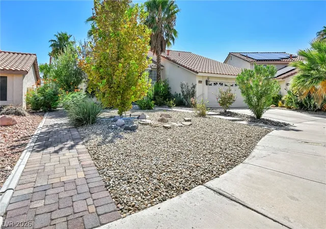 Photo 3 of Single family home for sale at 390 Rushing Crk Ct, Henderson, NV 89014 | MLS# 2801952 | Listing updated on 2026-09-02