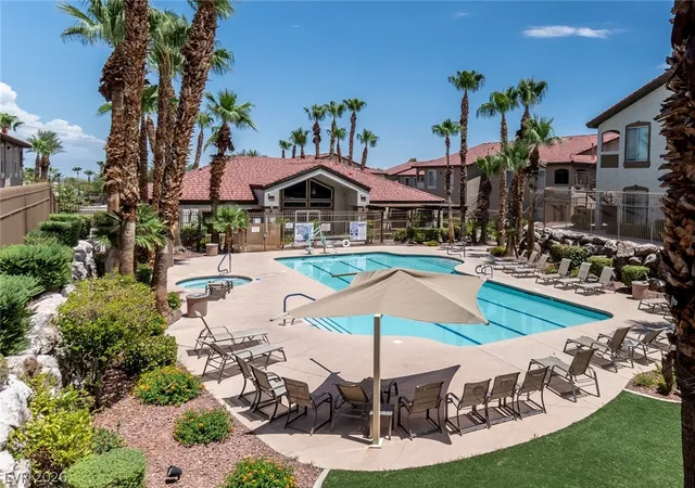 Listing Photo 2 - Condo for sale in building located at 2305 W Horizon Ridge Pkwy, Henderson, NV 89052 - Unit #3813