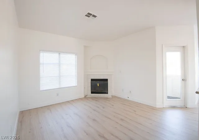Listing Photo 4 - Condo for sale in building located at 2975 Bluegrass Ln, Henderson, NV 89074 - Unit #524