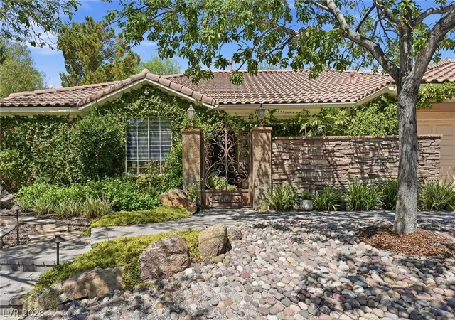 Photo 2 of Single family home for sale at 2753 Vikings Cvs Ln, Las Vegas, NV 89117 | MLS# 2802878 | Listing updated on 2026-09-25