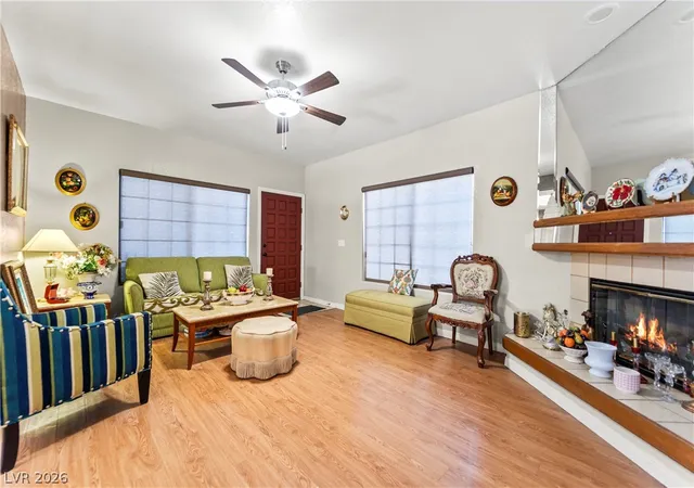 Listing Photo 4 - Condo for sale in building located at 1419 Santa Margarita St, Las Vegas, NV 89146 - Unit #D