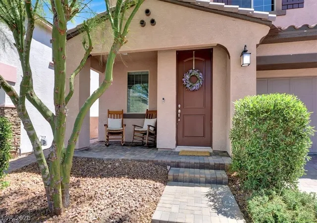 Photo 3 of Sale Pending at 10521 Sparks Summit Ln, Las Vegas, NV 89166 | MLS# 2803502 | Listing updated on 2026-08-31