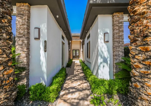 Photo 2 of Single family home for sale at 2990 Traverse Crk Ln, Las Vegas, NV 89135 | MLS# 2804589 | Listing updated on 2026-09-21