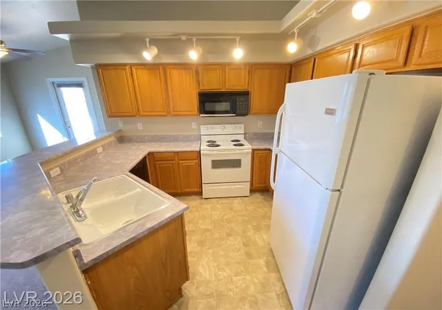 Listing Photo 4 - Condo for sale in building located at 384 Sunward Dr, Henderson, NV 89014 - Unit #0