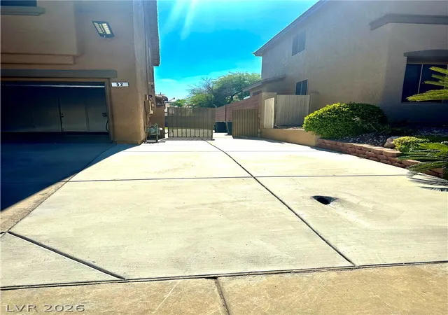 Photo 4 of Single family home for sale at 52 Green Hills Ct, Henderson, NV 89012 | MLS# 2805085 | Listing updated on 2026-09-12