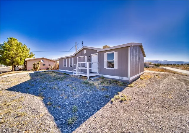 Photo 3 of Manufactured home for sale at 320 W Comstock Cir, Pahrump, NV 89048 | MLS# 2806407 | Listing updated on 2026-10-06