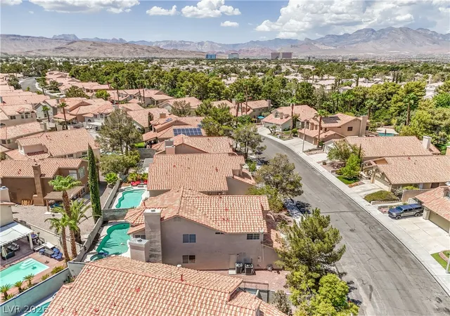 Photo 4 of Sale Pending at 9513 Scenic Sunset Dr, Las Vegas, NV 89117 | MLS# 2807582 | Listing updated on 2026-10-05