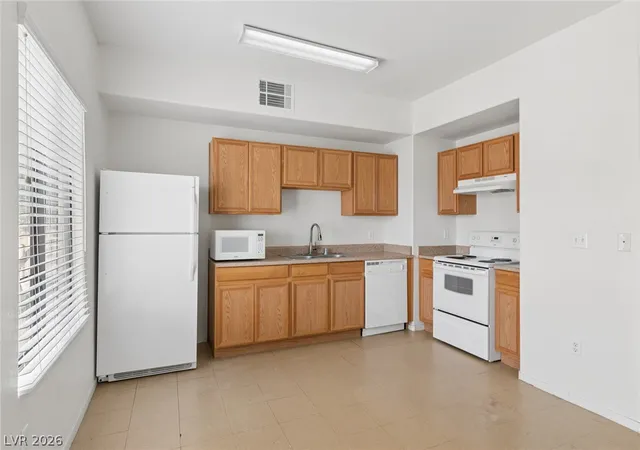 Listing Photo 5 - Condo for sale in building located at 2171 Hussium Hls St, Las Vegas, NV 89108 - Unit #204