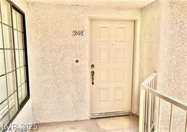 Listing Photo 4 - Condo for sale in building located at 2627 S Durango Dr, Las Vegas, NV 89117 - Unit #202
