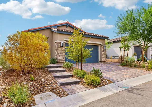 Photo 4 of Single family home for sale at 60 Stone Blf Ln, Henderson, NV 89011 | MLS# 2808350 | Listing updated on 2026-09-04
