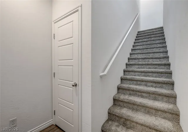 Listing Photo 5 - Condo for sale in building located at 25 Barbara Ln, Las Vegas, NV 89183 - Unit #82