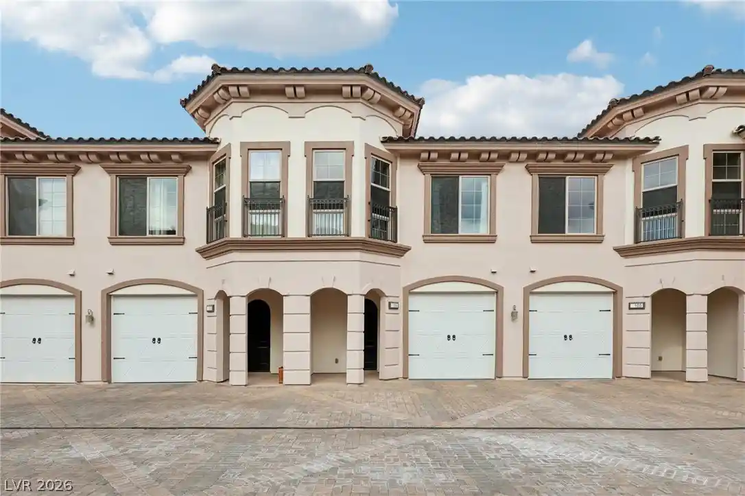 Listing Photo 2 - Condo for sale in 10 Via Vasari located at 10 Via Vasari, Henderson, NV 89011 - Unit #104