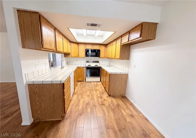 Photo 2 of Sale Pending at 5056 Jeffreys St #102, Las Vegas, NV 89119 | MLS# 2808755 | Listing updated on 2026-09-02