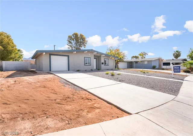 Photo 4 of Sale Pending at 2542 Masters Cir, Las Vegas, NV 89142 | MLS# 2805655 | Listing updated on 2026-09-03