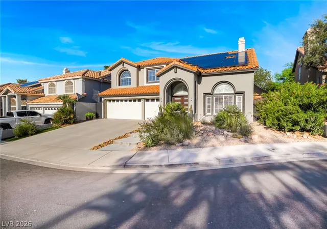 Photo 4 of Sale Pending at 6 Oak Holw Ct, Henderson, NV 89074 | MLS# 2809535 | Listing updated on 2026-08-31