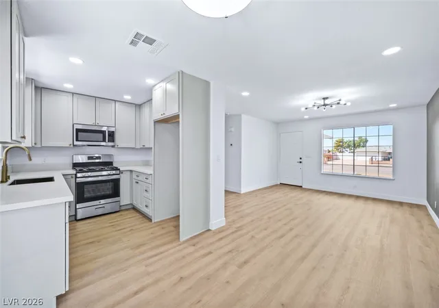 Photo 3 of Single family home for sale at 206 Bryce Ct, Henderson, NV 89002 | MLS# 2810246 | Listing updated on 2026-09-29