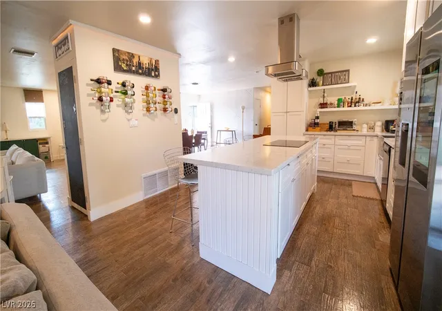 Photo 3 of Single family home for sale at 425 Blackridge Rd, Henderson, NV 89015 | MLS# 2809661 | Listing updated on 2026-09-28