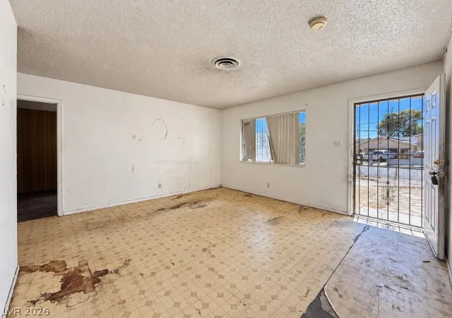Photo 4 of Single family home for sale at 524 Recco Ave, North Las Vegas, NV 89030 | MLS# 2810886 | Listing updated on 2026-09-07