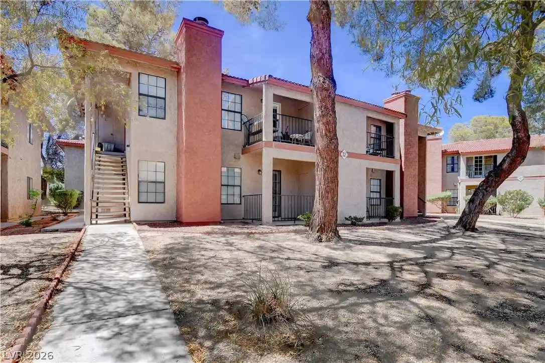 Listing Photo 2 - Condo for sale in 5576 W Rochelle Ave located at 5576 W Rochelle Ave, Las Vegas, NV 89103 - Unit #32D