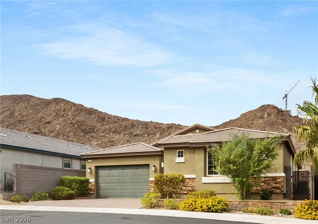 Photo 3 of Sale Pending at 417 Oakey Crest Ridge St, Henderson, NV 89012 | MLS# 2811428 | Listing updated on 2026-09-11