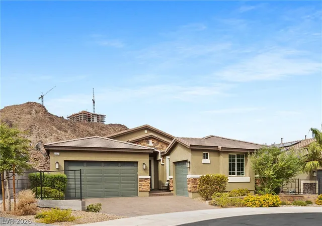 Photo 3 of Sale Pending at 417 Oakey Crest Ridge St, Henderson, NV 89012 | MLS# 2811428 | Listing updated on 2026-09-11